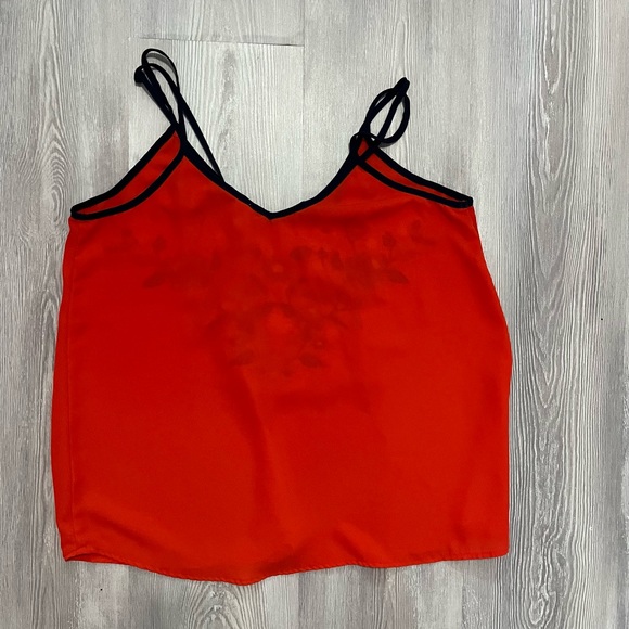 Eyeshadow red embroidered floral tank top size medium - Picture 4 of 4